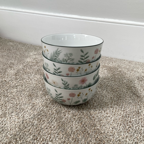 NWOT Tigger bowls - Set of 4 - Picture 5 of 10